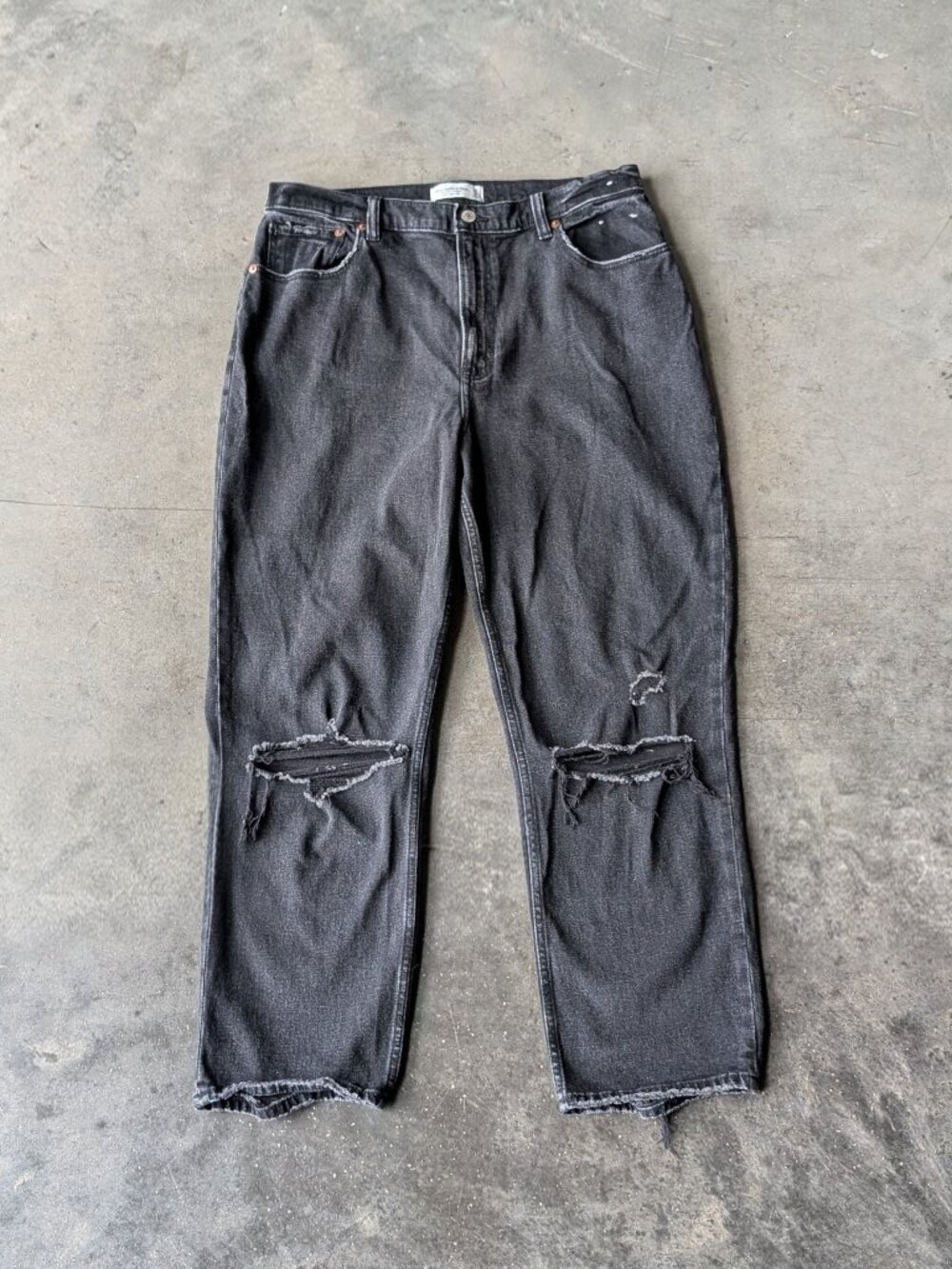 Abercrombie & Fitch Curve Love The Ankle Straight Ultra High Rise Jeans Black - Picture 2 of 8